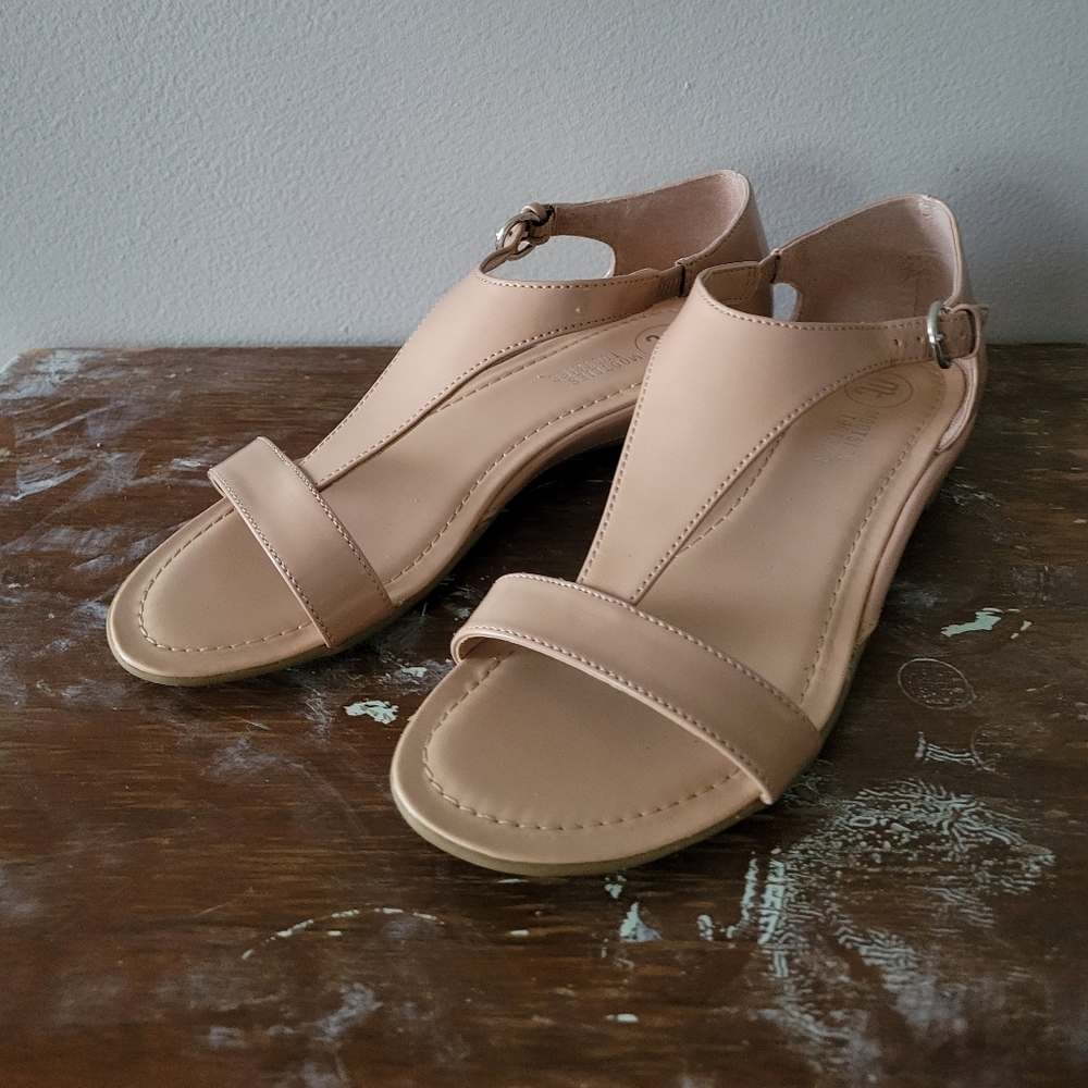 NINE WEST patent nude flat sandals